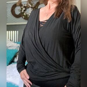 Like new White House Black Market top low but crosses at chest